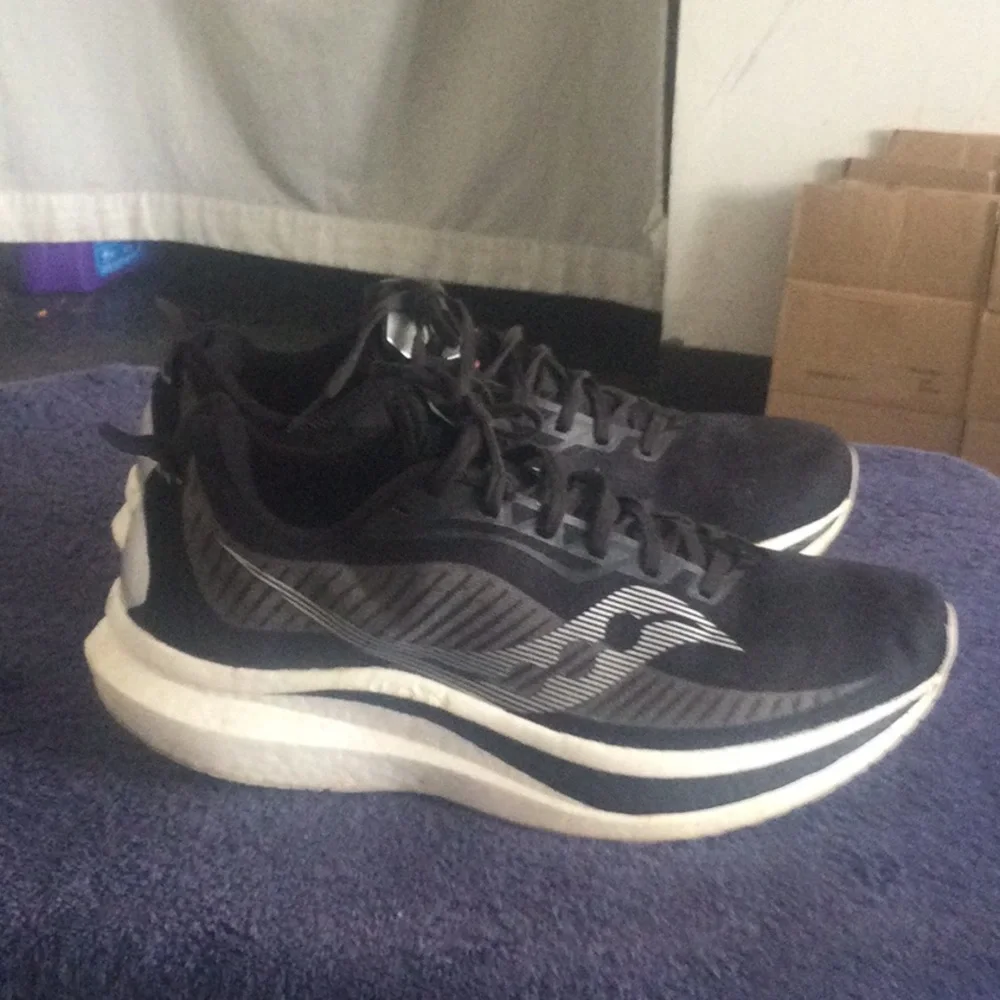 Saucony sleek black